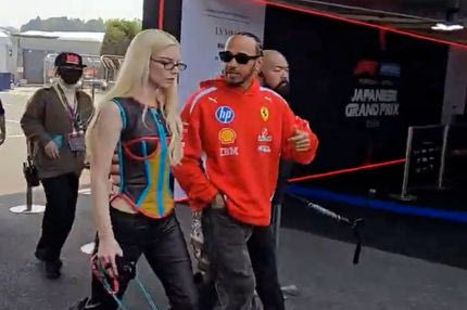 Χωρίς την Κιμ Καρντάσιαν στο GP Ιαπωνίας ο Χάμιλτον, αγκαλιά με την Άνια Τέιλορ-Τζόι στο paddock